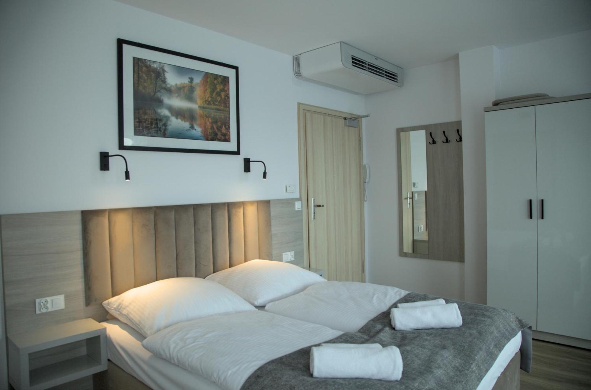Hotel I Apartamenty Gorzelanny 德兹维济诺 外观 照片