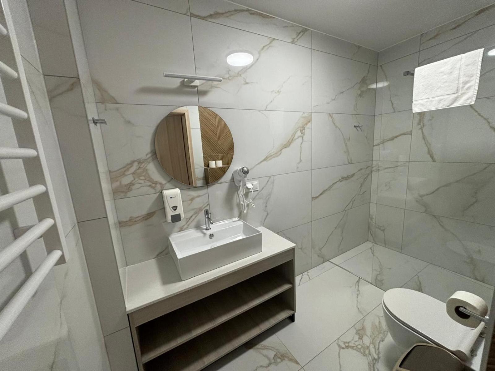 Hotel I Apartamenty Gorzelanny 德兹维济诺 外观 照片